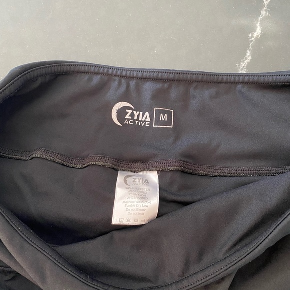 Zyia Trainer Shorts Size Medium - Picture 4 of 4